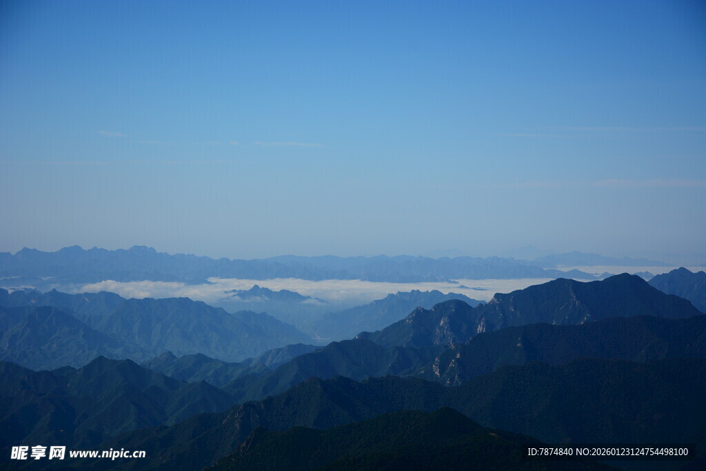 高山云海壮丽景观