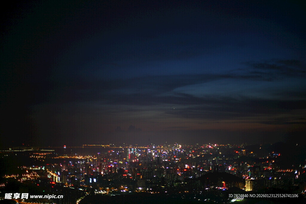 城市璀璨夜景俯瞰图