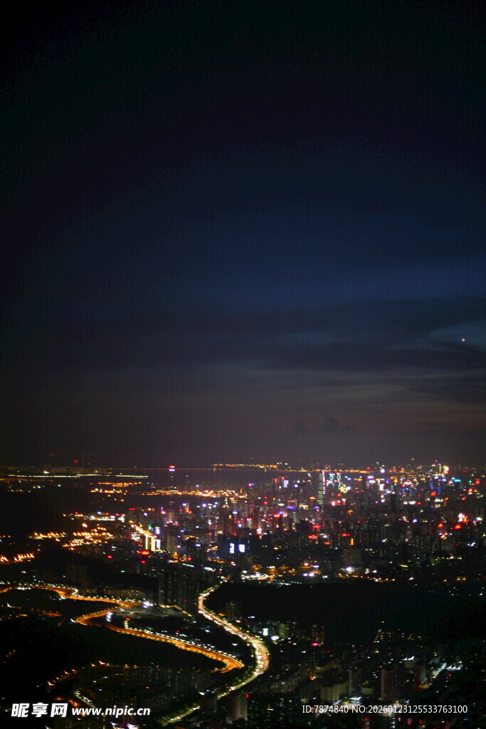 城市璀璨夜景俯瞰图
