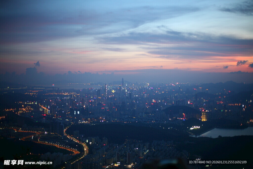 城市黄昏天际线美丽景观