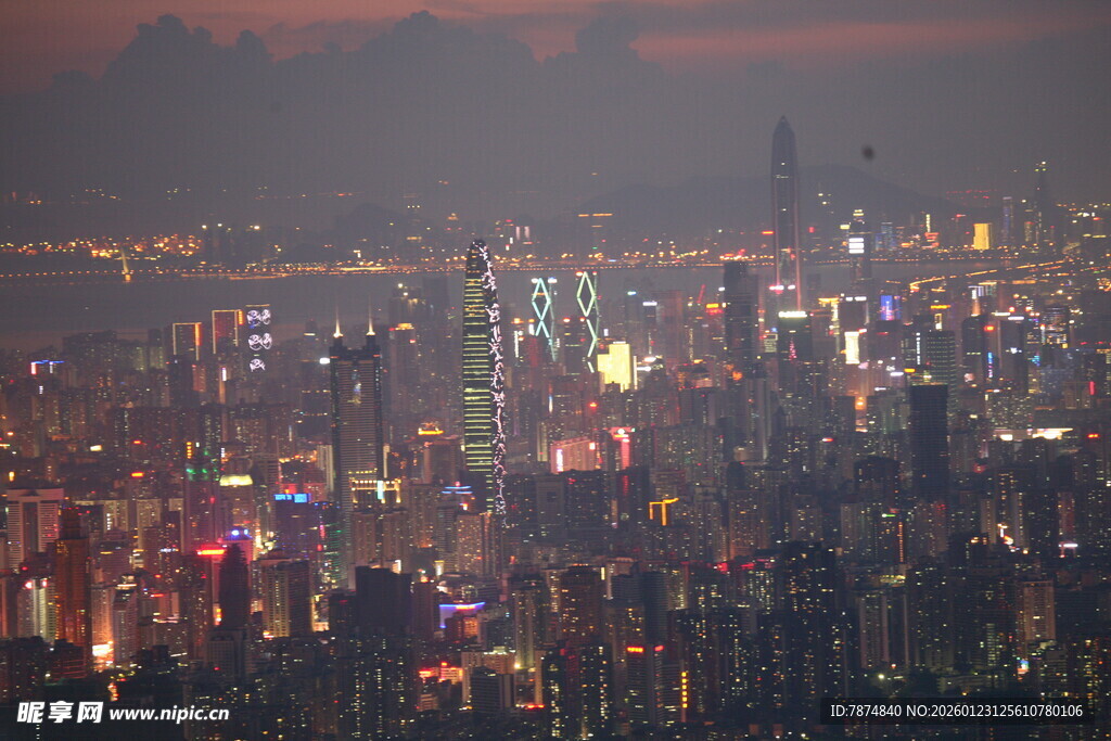 城市璀璨夜景俯瞰图