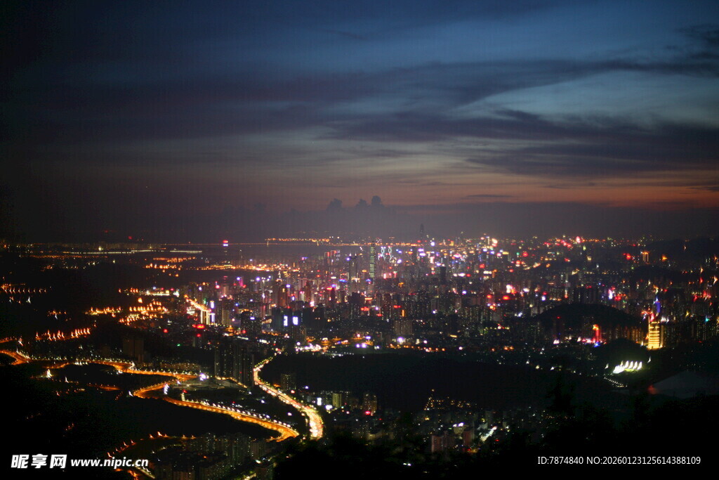 城市夜景俯瞰图