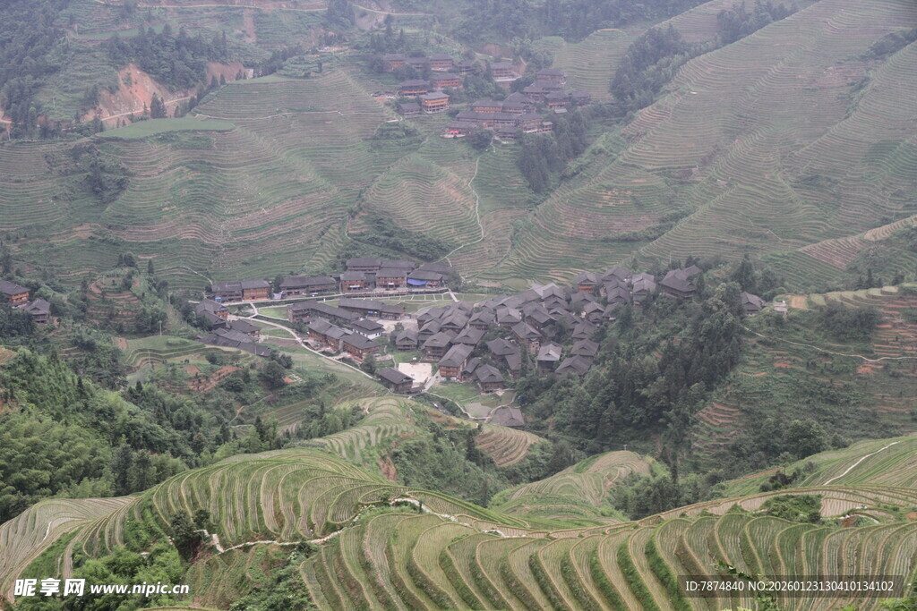 山间梯田村落美景