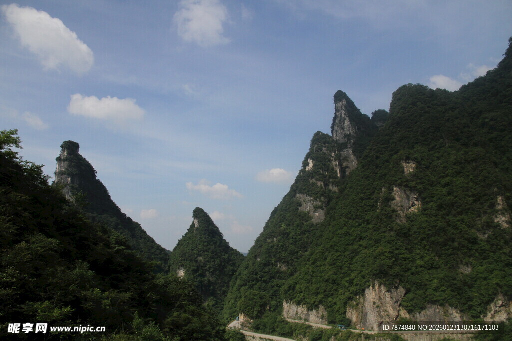 秀丽山峦 绿意盎然的景致