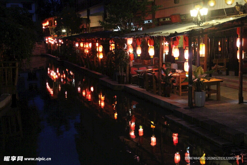水乡夜景 河畔灯火阑珊处