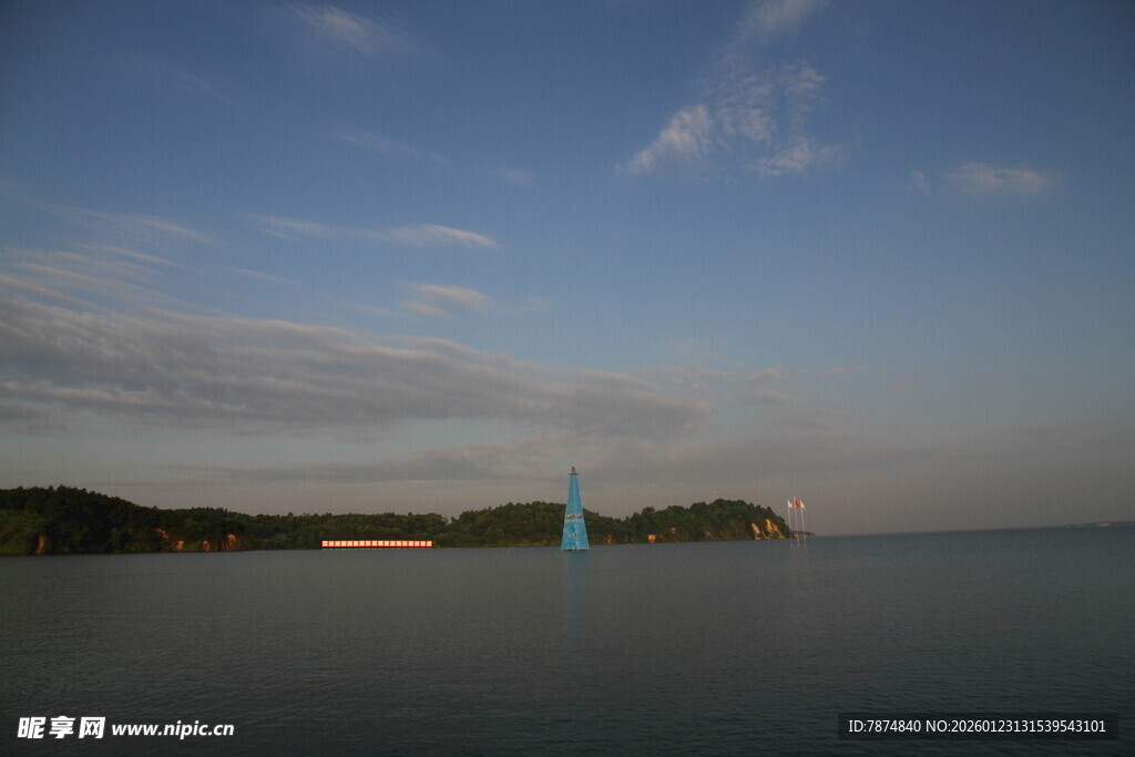 海边黄昏景色 帆船点点