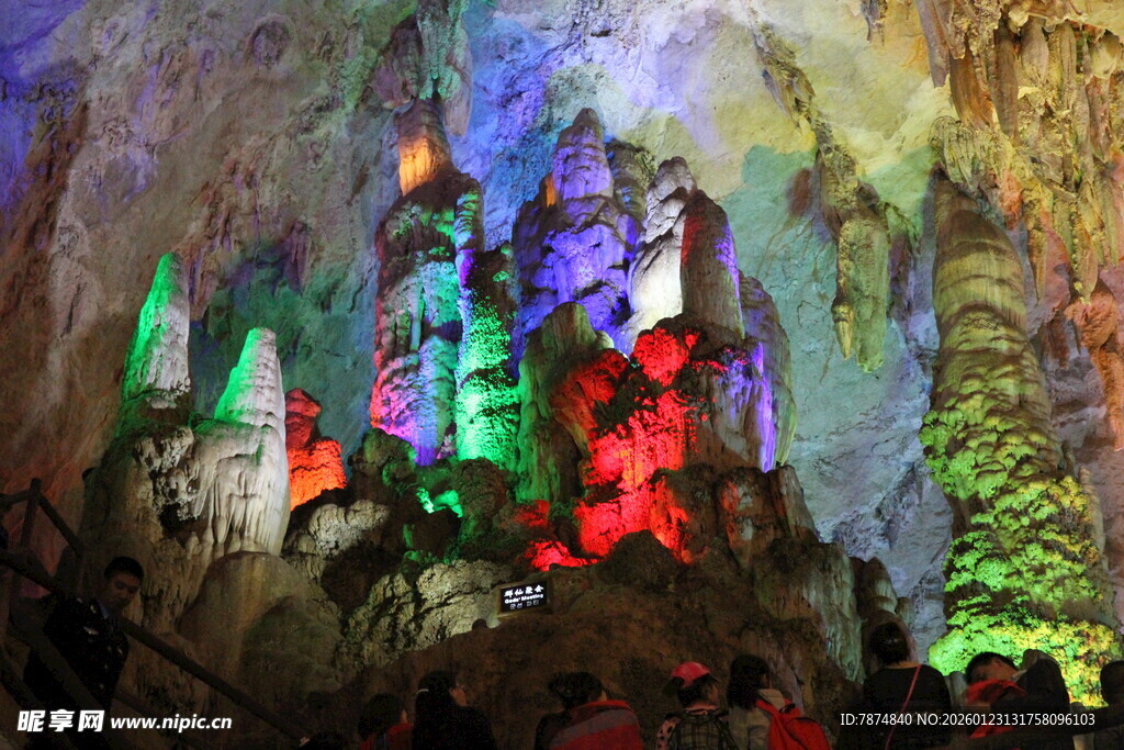 梦幻溶洞景观 五彩灯光秀