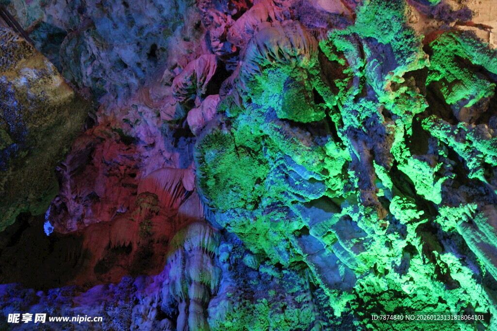 奇幻多彩的洞穴景观
