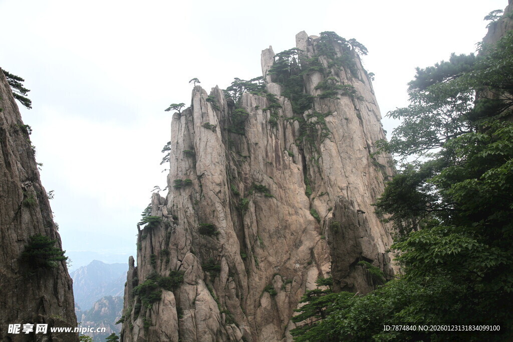 黄山奇峰 尽显自然之壮美