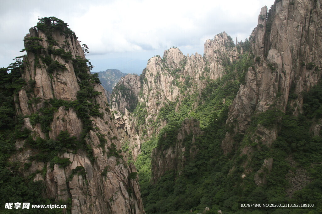 壮丽黄山奇峰景观