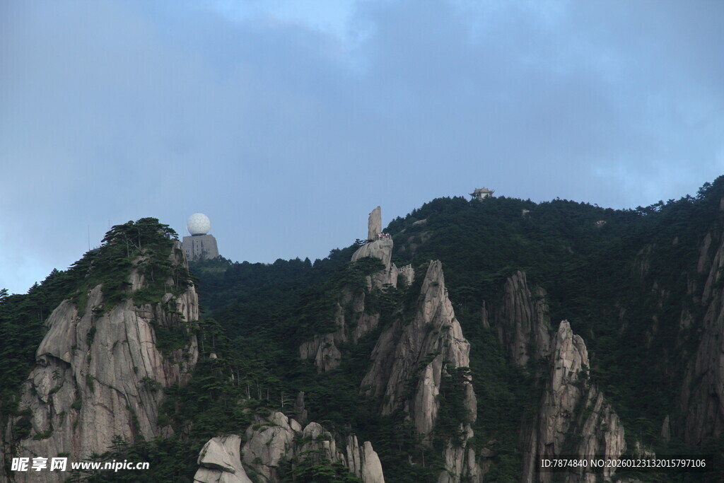 壮丽山景尽显自然之美