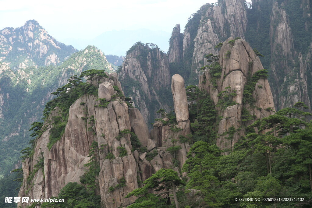 巍峨黄山奇峰景观