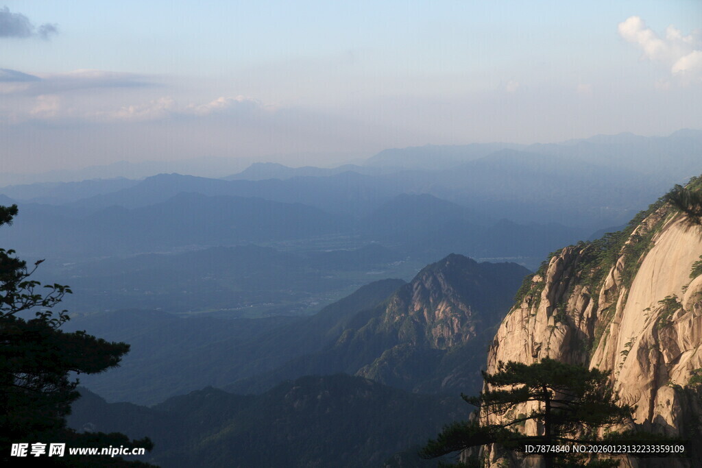 华山壮丽山景远眺
