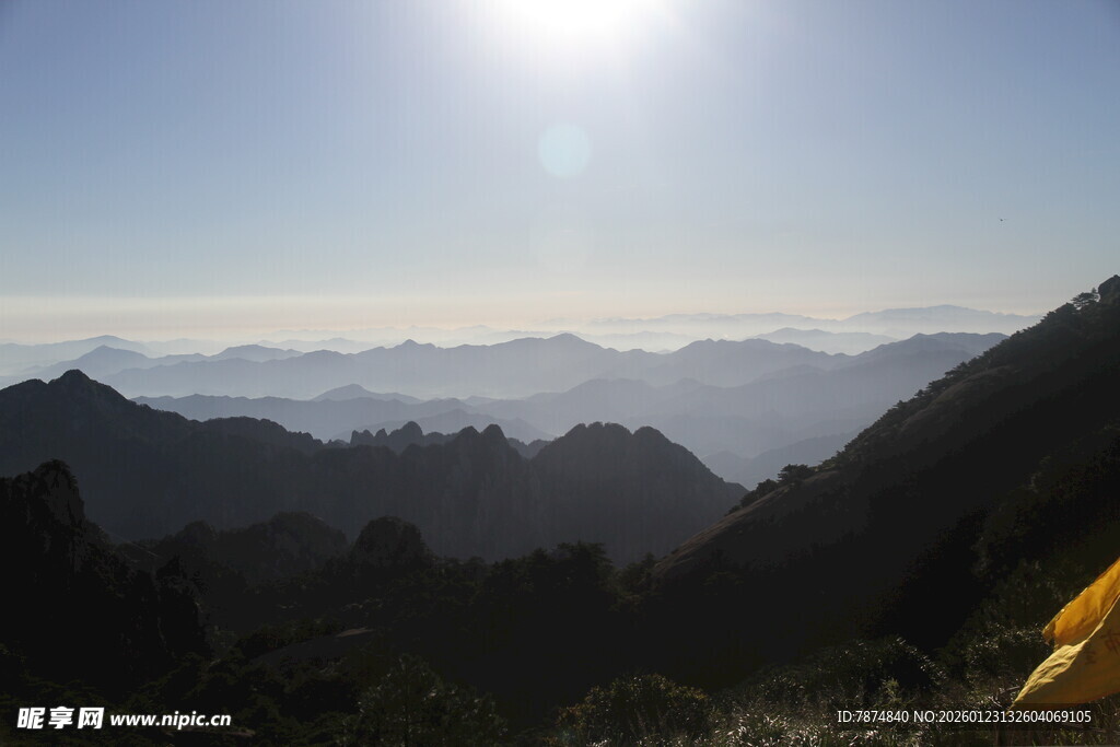 高山晨曦壮丽风光