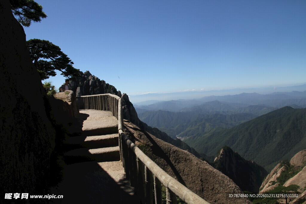黄山险峻步道与壮美山景