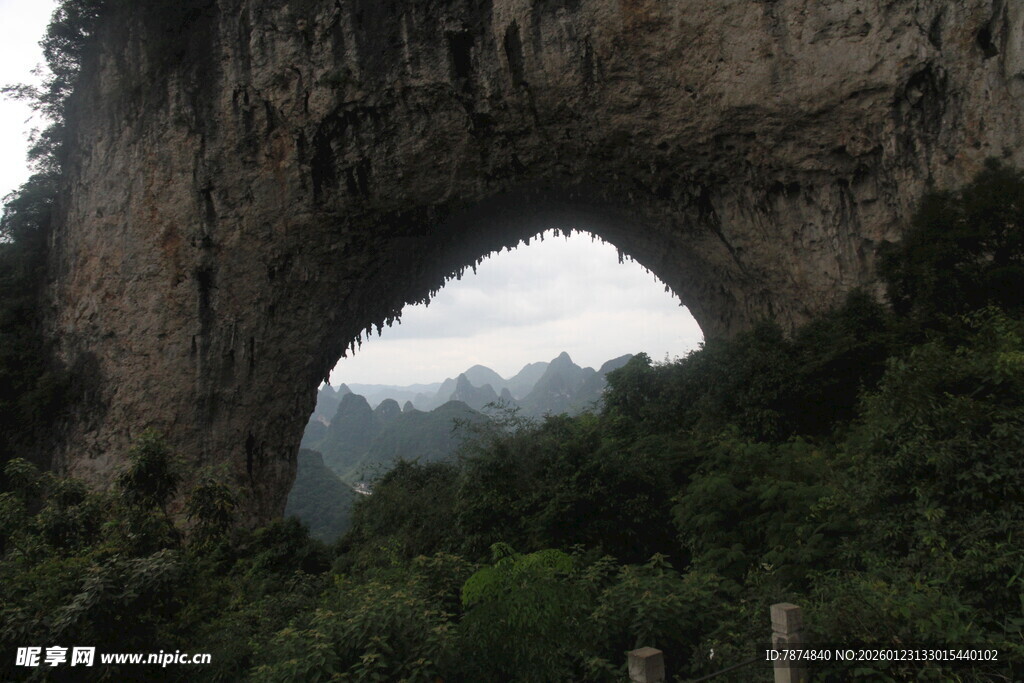 天然石拱门景观