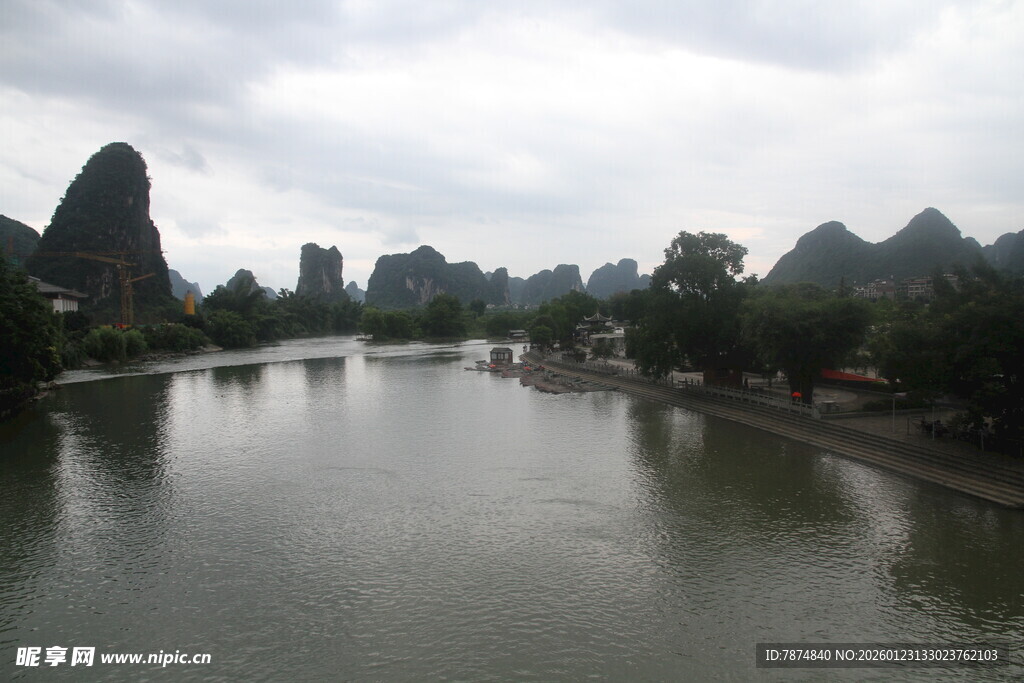 桂林山水秀丽的江河景色