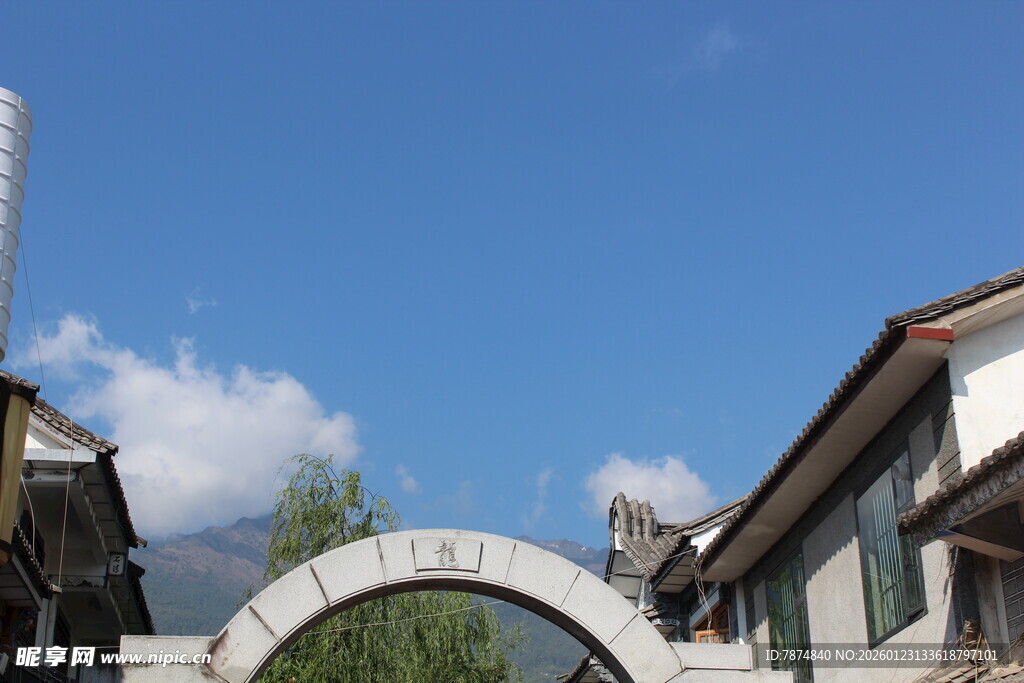 古村拱门景