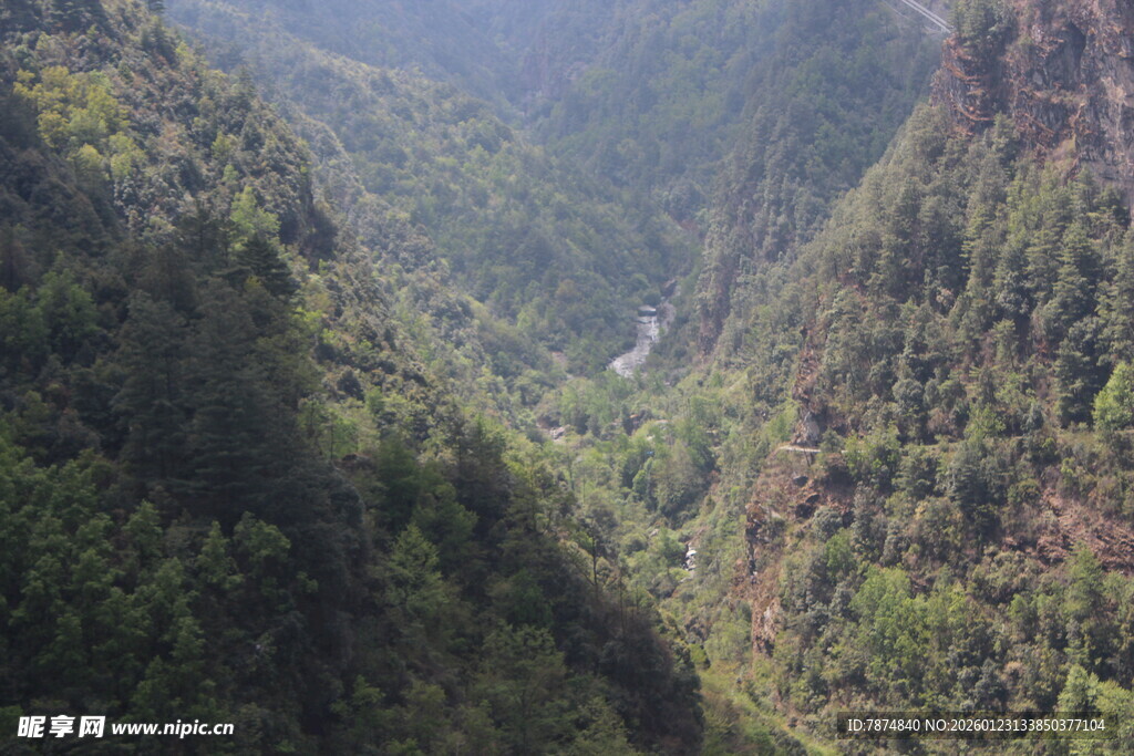 峡谷山林美景