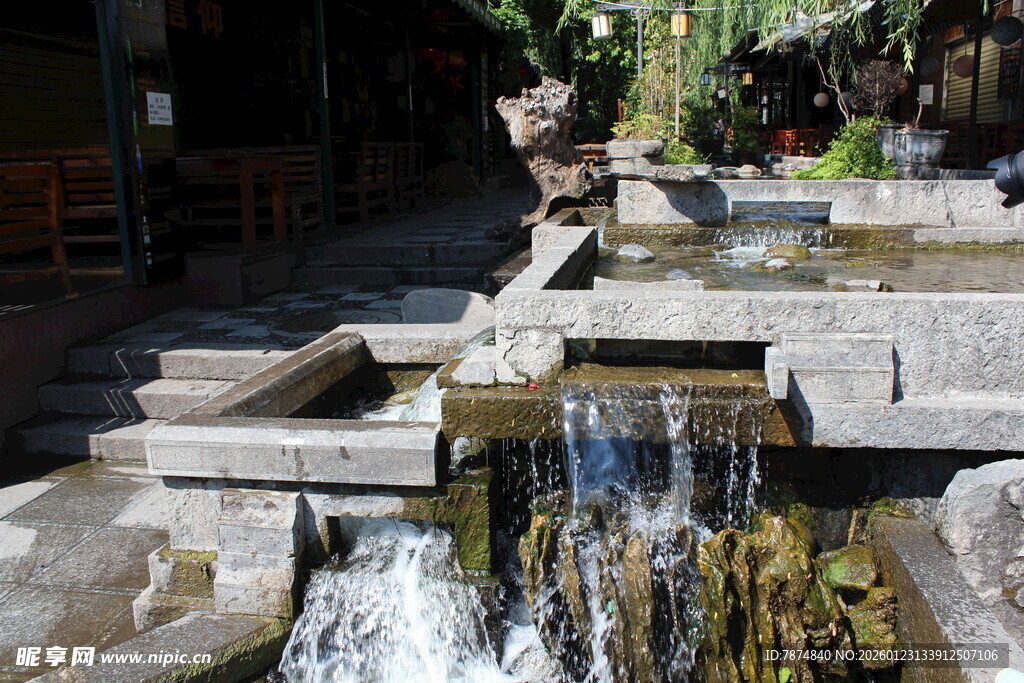 庭院中的流水景观