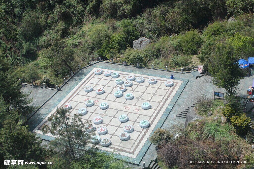 空中俯瞰大型停车场