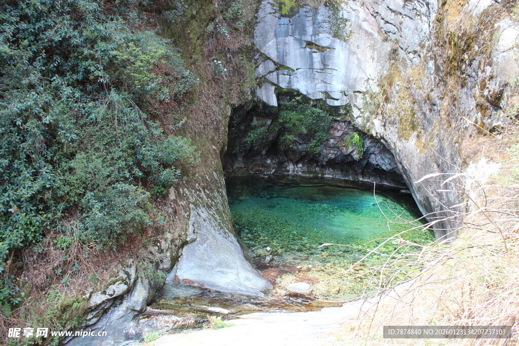 山间幽潭 自然奇景