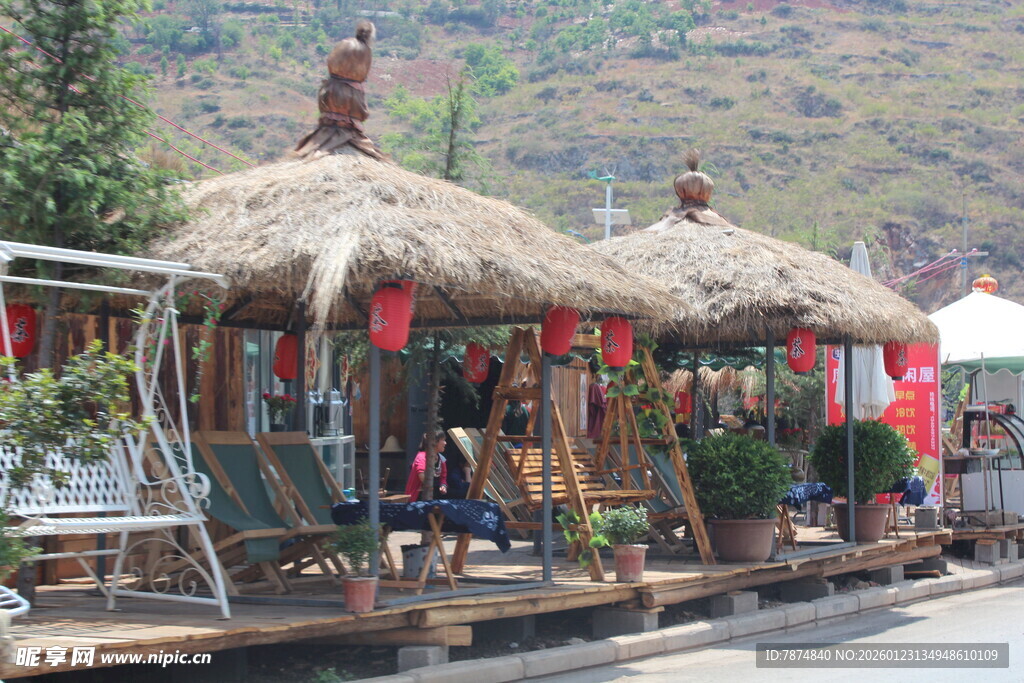 乡村特色茅草棚集市摊位