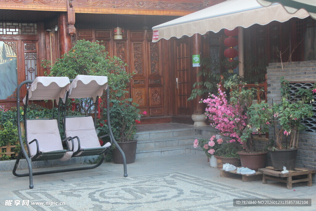 庭院休闲区 绿植相伴座椅