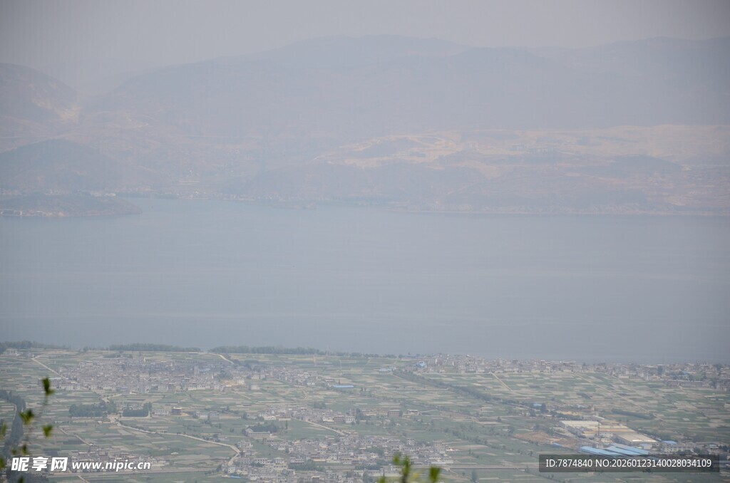 俯瞰朦胧城市景观