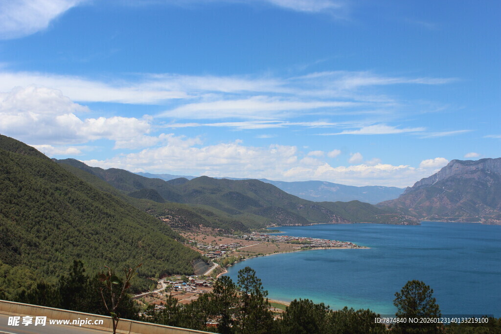 美丽海滨山景风光
