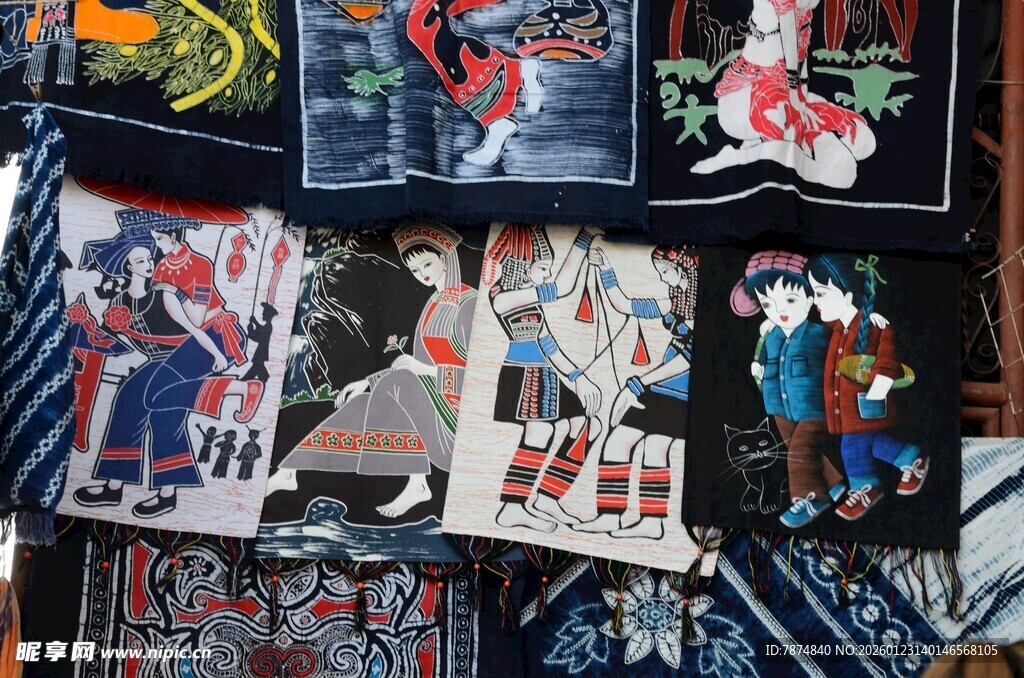 传统特色刺绣挂饰展示