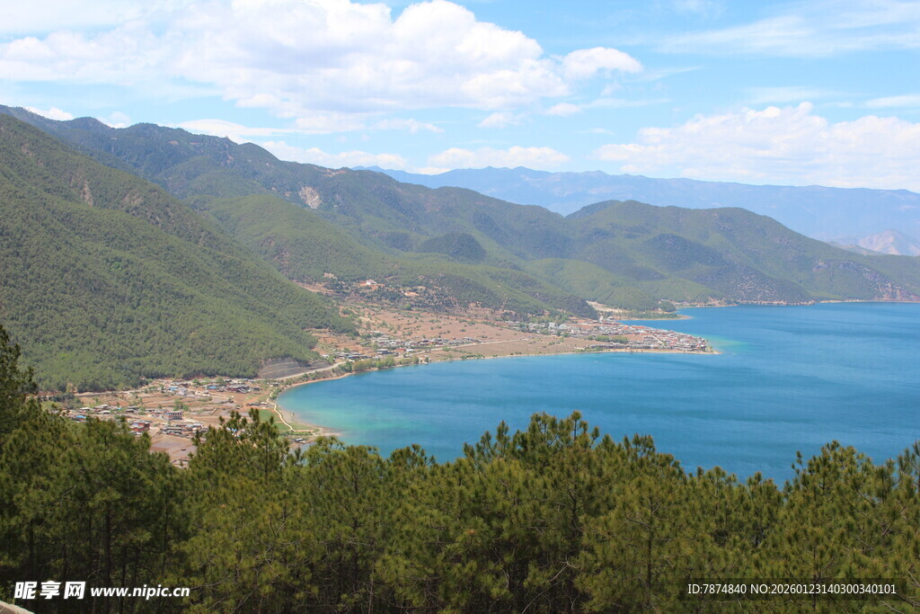 山海相依的美丽自然景观