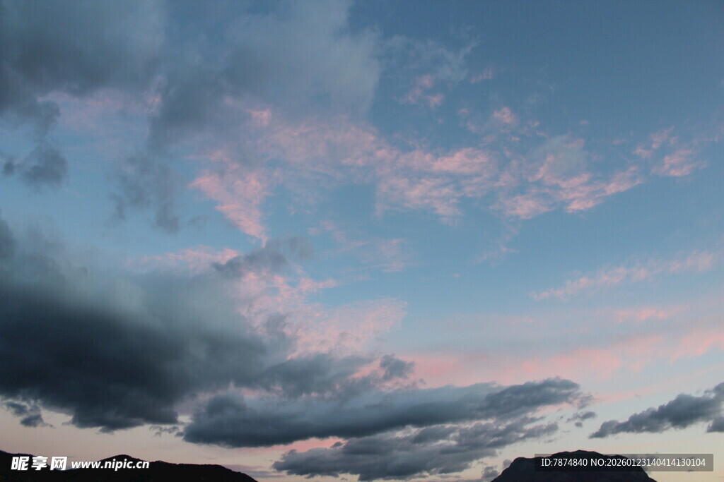 黄昏时分的壮丽天空景色