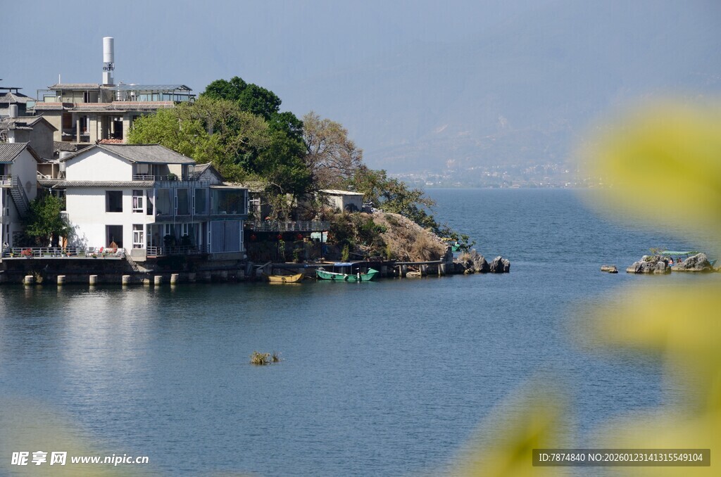 湖畔小屋 静享自然之美