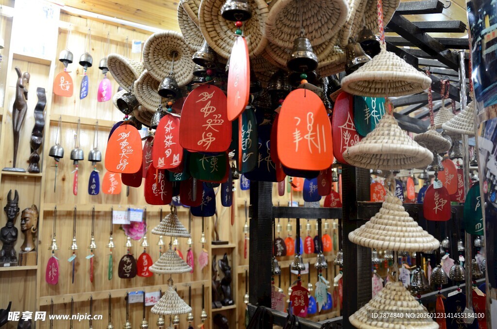 传统饰品店的多样装饰