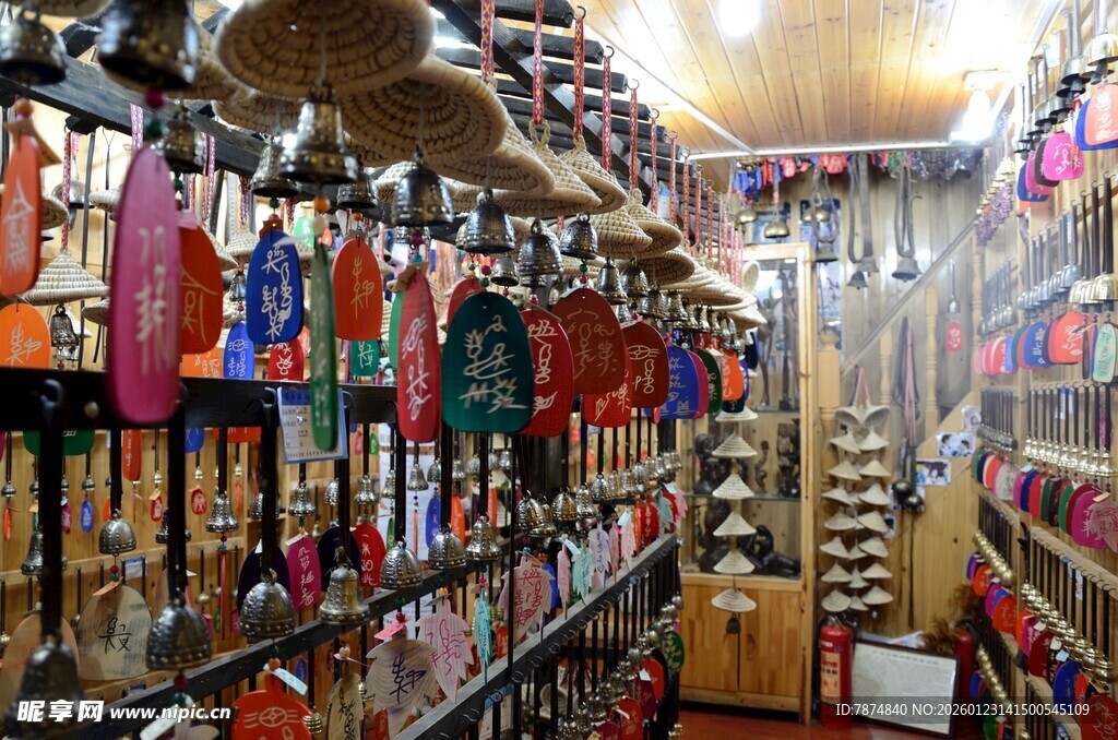 琳琅满目的特色商品店铺