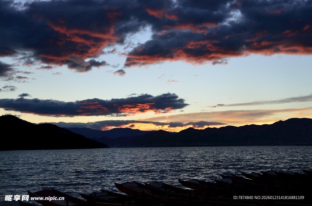 湖畔壮丽日落天空美景