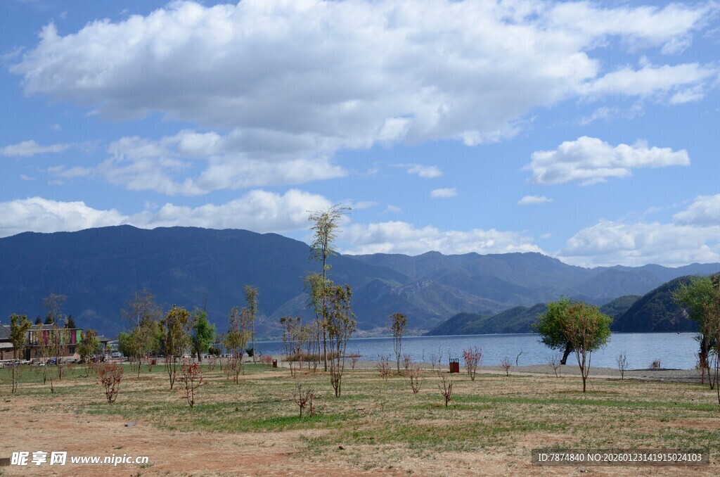 湖畔风光 远山近景皆如画