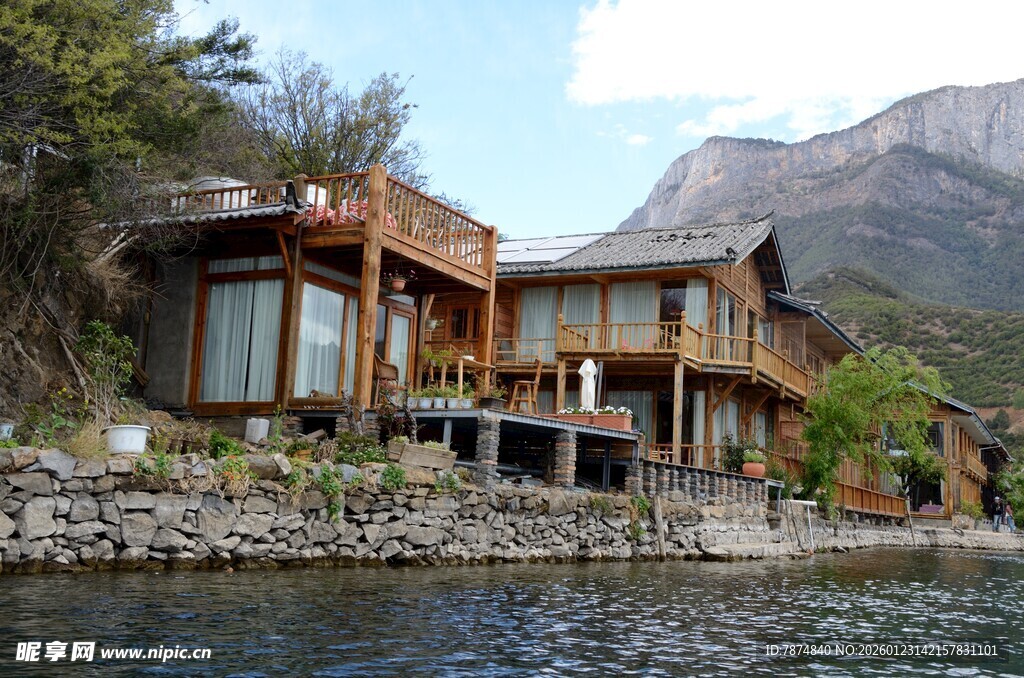 湖畔木屋 自然中的理想居所