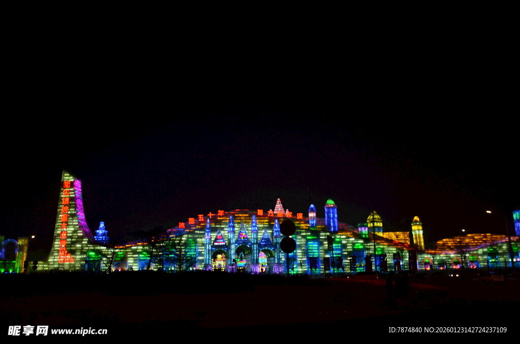 梦幻多彩的夜间灯光景观