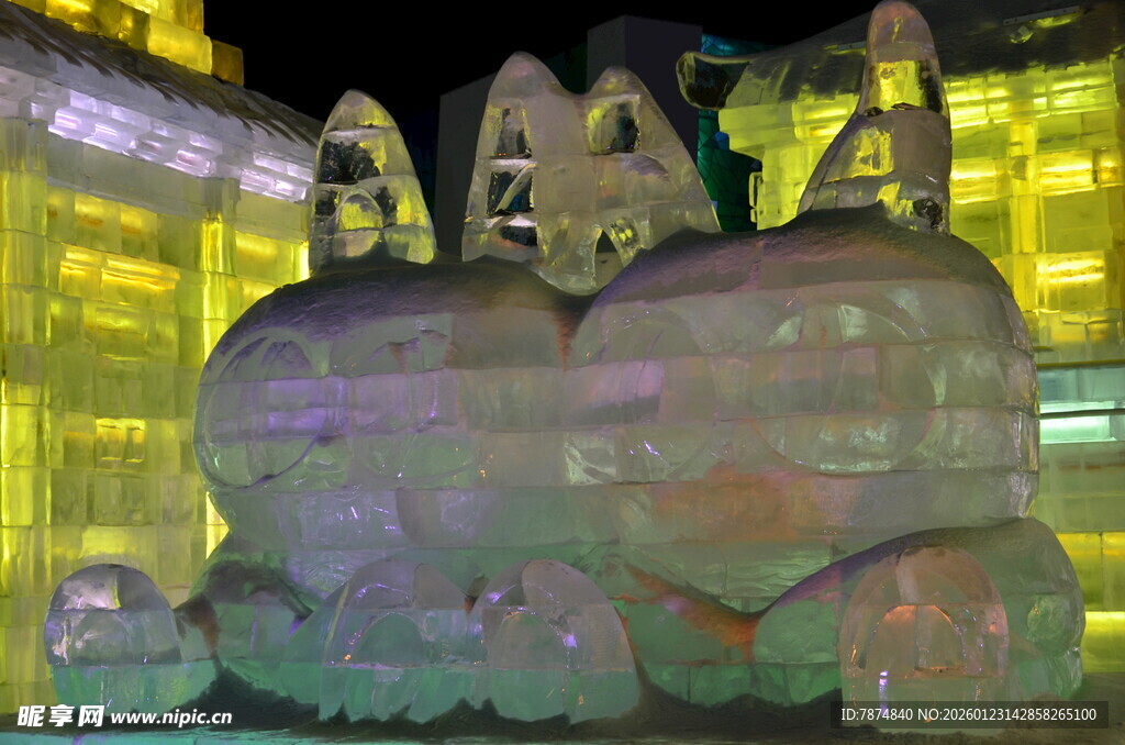 冰雕造型的可爱卡通形象