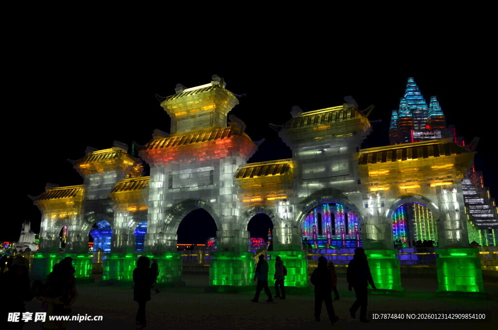 璀璨夜景下的绚丽建筑