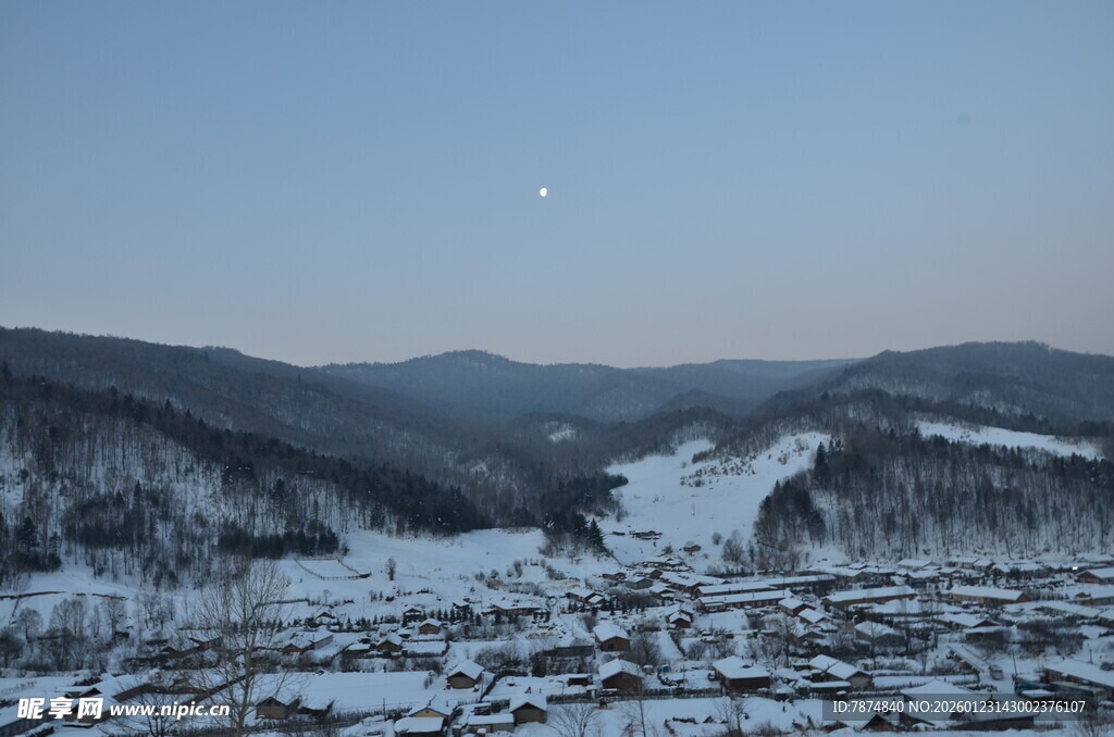 冬日雪野山间美景