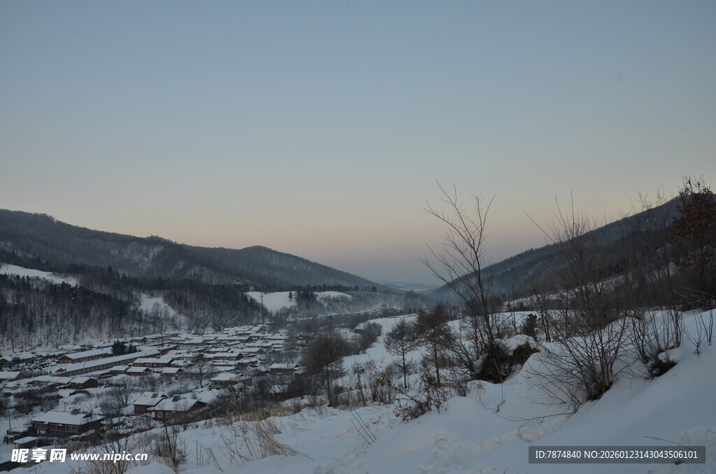 冬日山村雪景风光