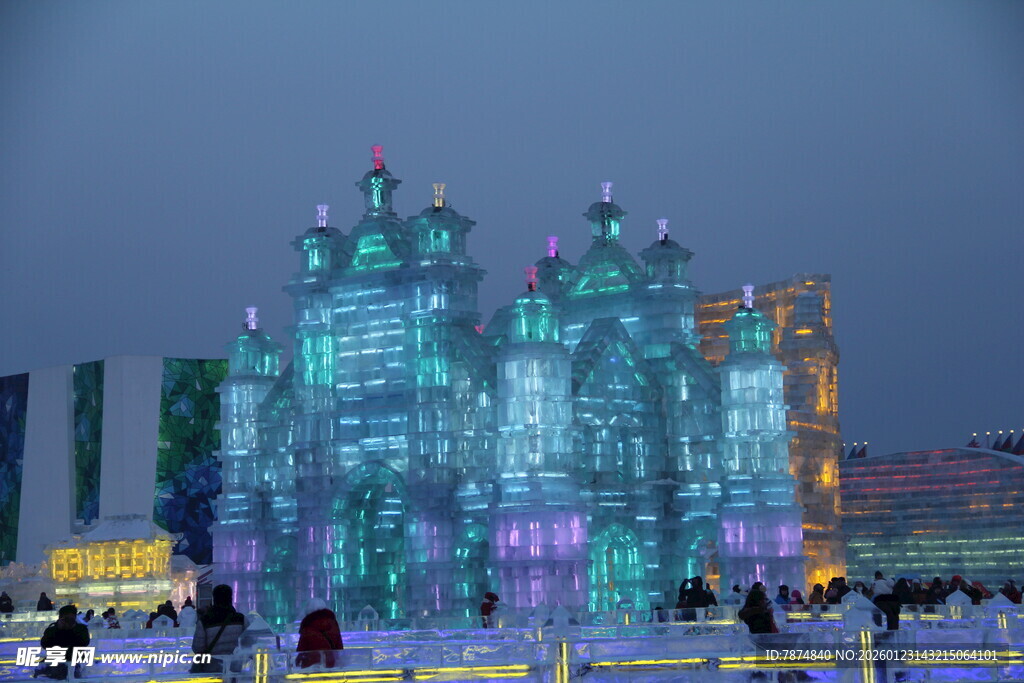 梦幻冰雪城堡夜景