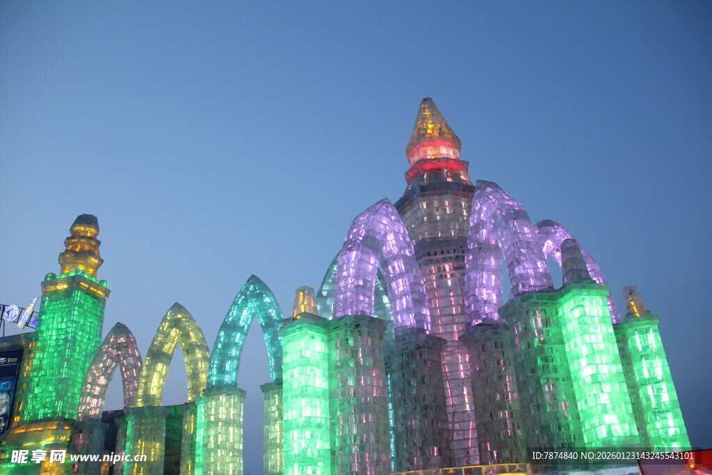 梦幻冰雪城堡夜景