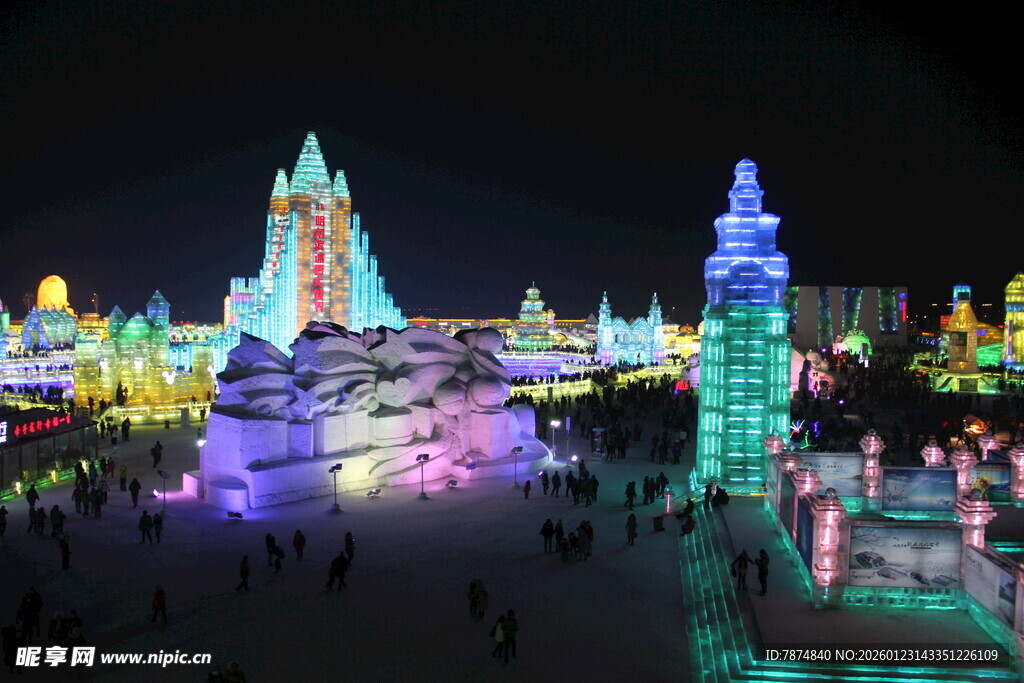 梦幻冰雪城堡夜景