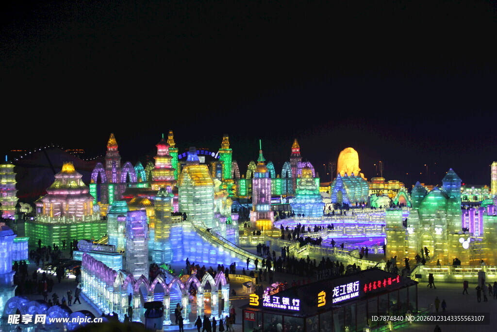 梦幻璀璨的夜间城堡景观