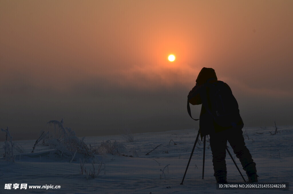 夕阳下的摄影师