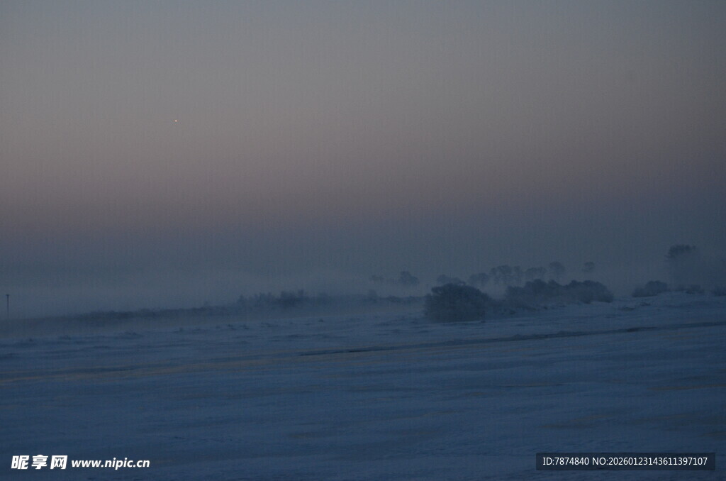 雪地暮色景观